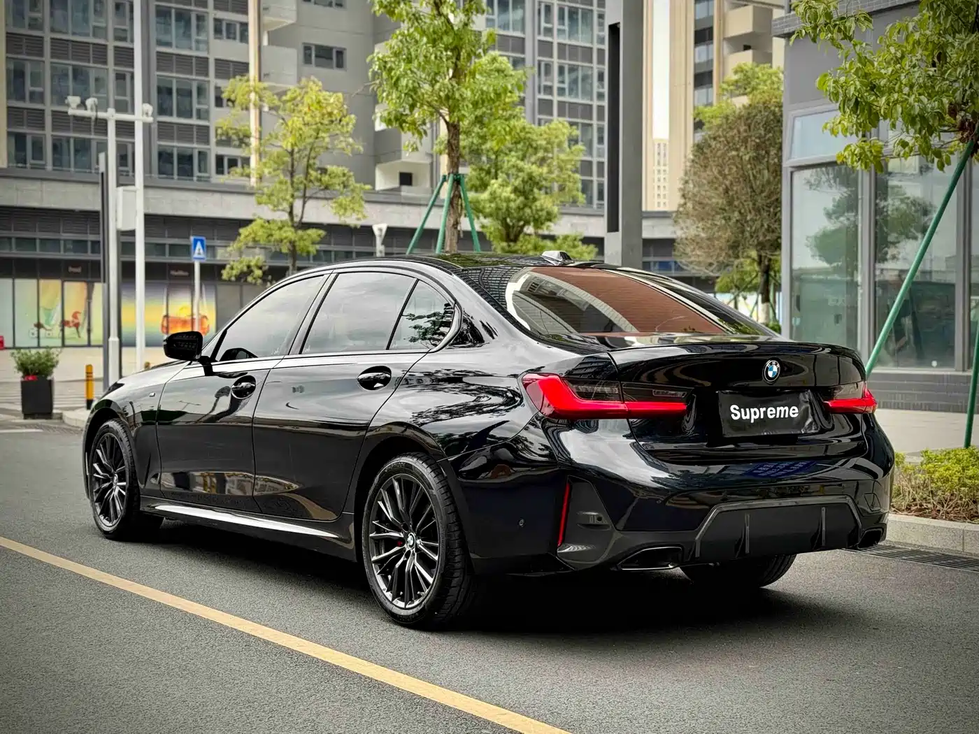 BMW 3 Series 2023 325Li M Sport Black Night Package фото 6