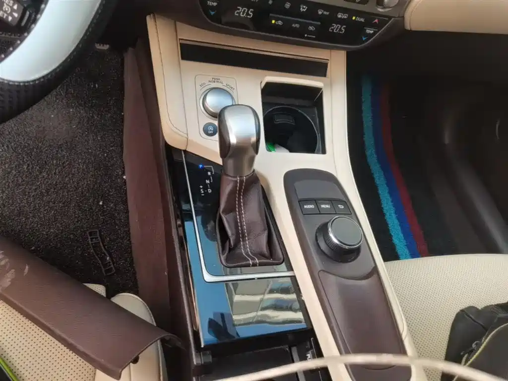 Lexus ES 2015 200 Elite Edition фото 21