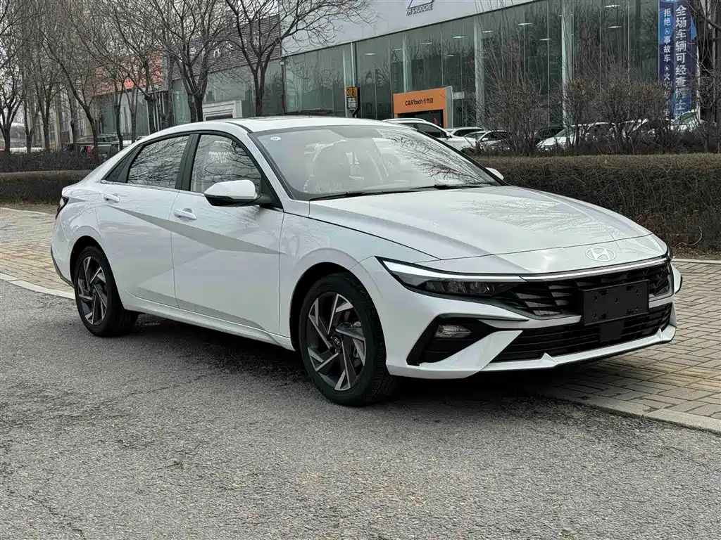 HYUNDAI ELANTRA