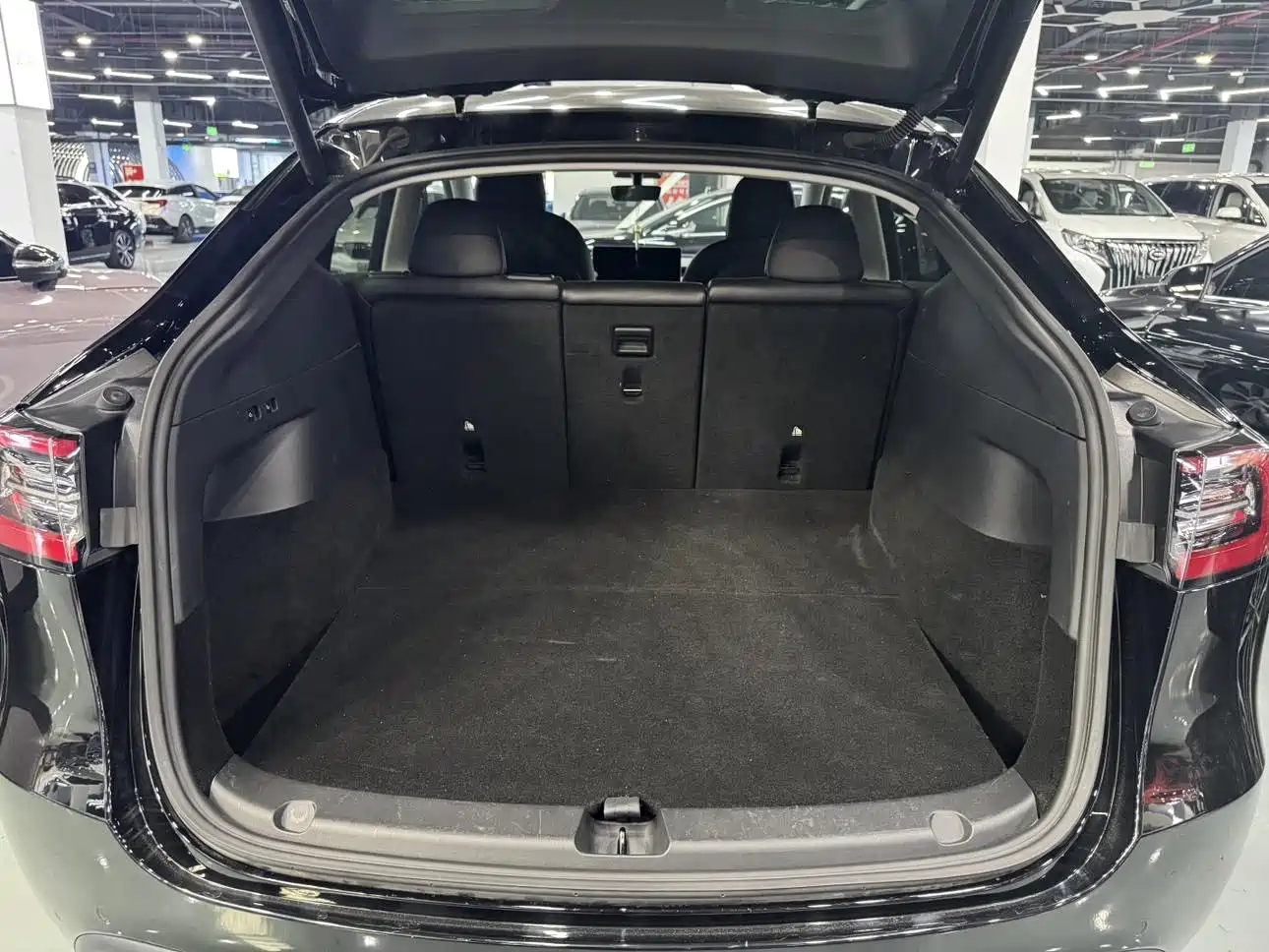 Photo 18 - Tesla Model Y