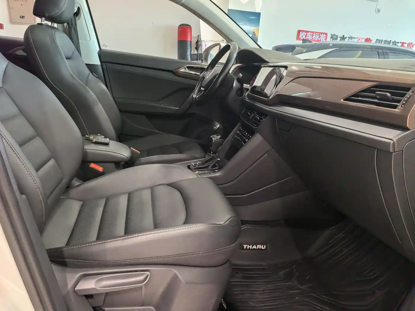 Volkswagen Tharu 2022 280TSI FWD Luxury Edition фото 22