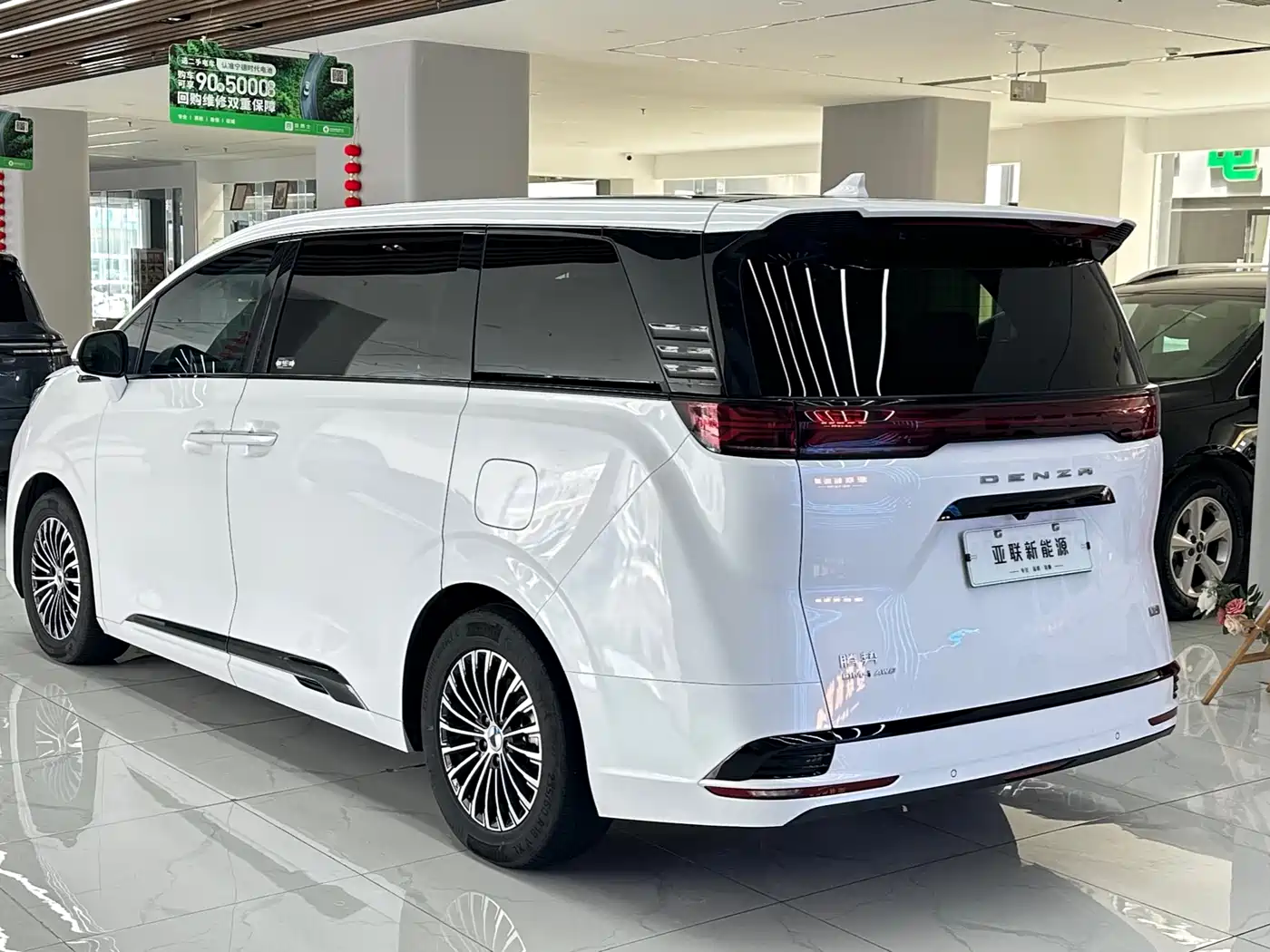 Denza D9 2022 DM-i 970 All-Wheel Drive Honor Edition фото 9