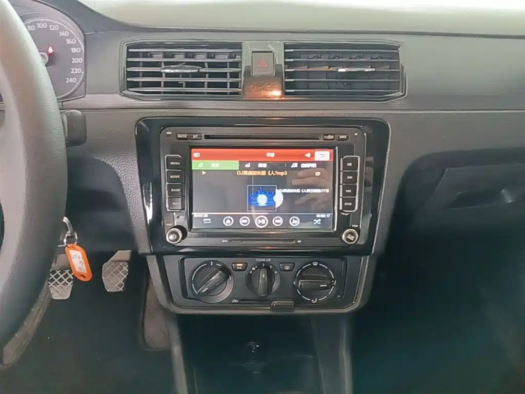 Volkswagen Santana 2016 1.6L Manual Trend Edition фото 13