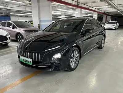 Hongqi E-QM5