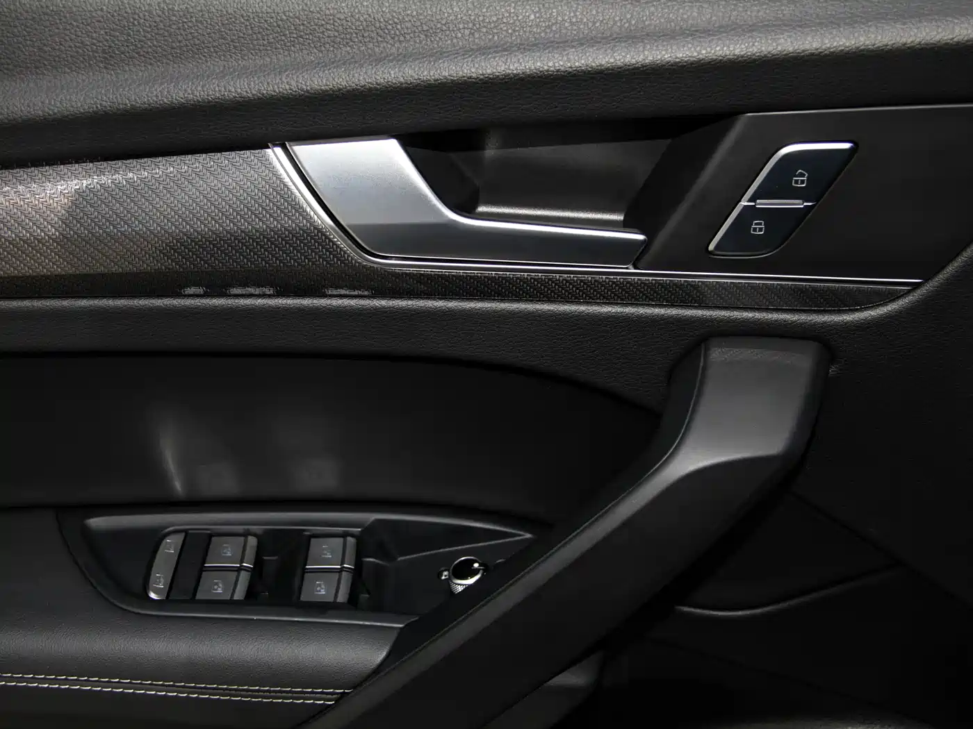 Audi Q5L 2024 Model 40 TFSI Luxury Dynamic фото 28