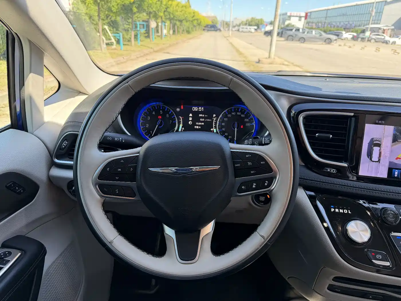 Chrysler Grand Voyager (Import) 2019 2017 3.6L Premium Edition