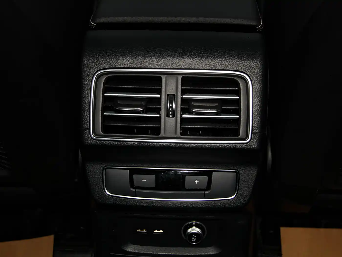 Audi Q5L 2024 Model 40 TFSI Luxury Dynamic фото 14