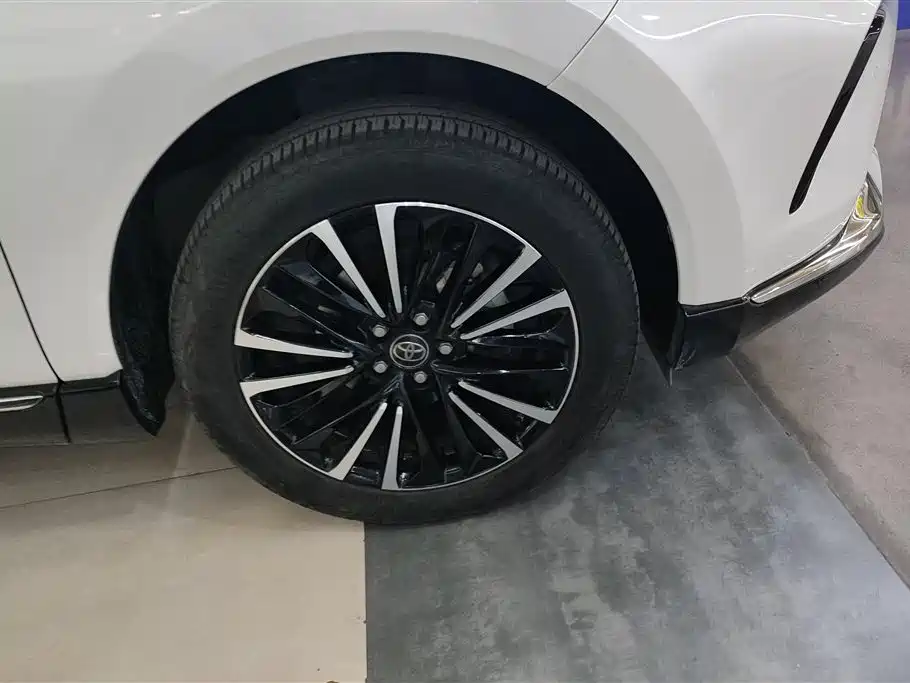 Toyota Venza 2022 2.0L CVT 2WD Premium фото 6