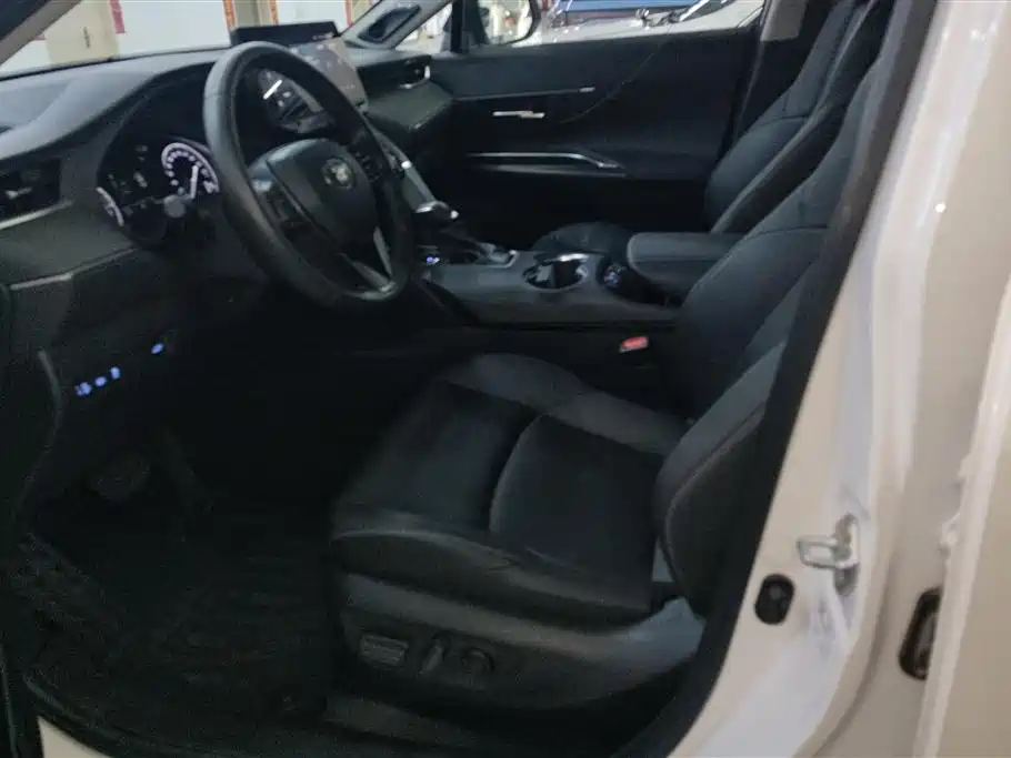 Toyota Venza 2022 2.0L CVT 2WD Premium фото 9