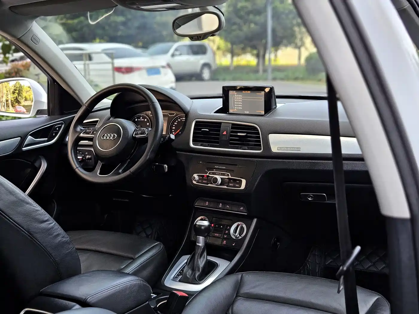 Audi Q3 2015 35 TFSI quattro Technology фото 12