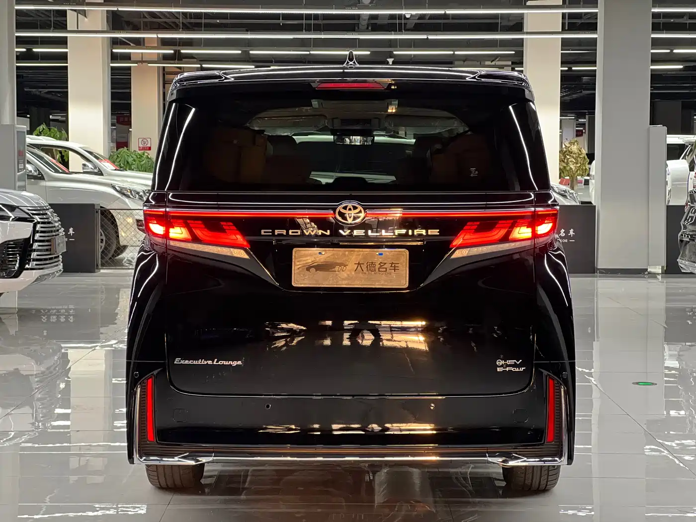 Toyota Vellfire 2024 Crown Hybrid 2.5L Executive Premium Edition фото 5