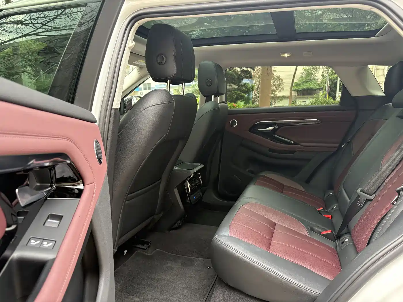 Land Rover Range Rover Evoque 2023 Range Rover Evoque L 249PS Luxury Edition фото 15