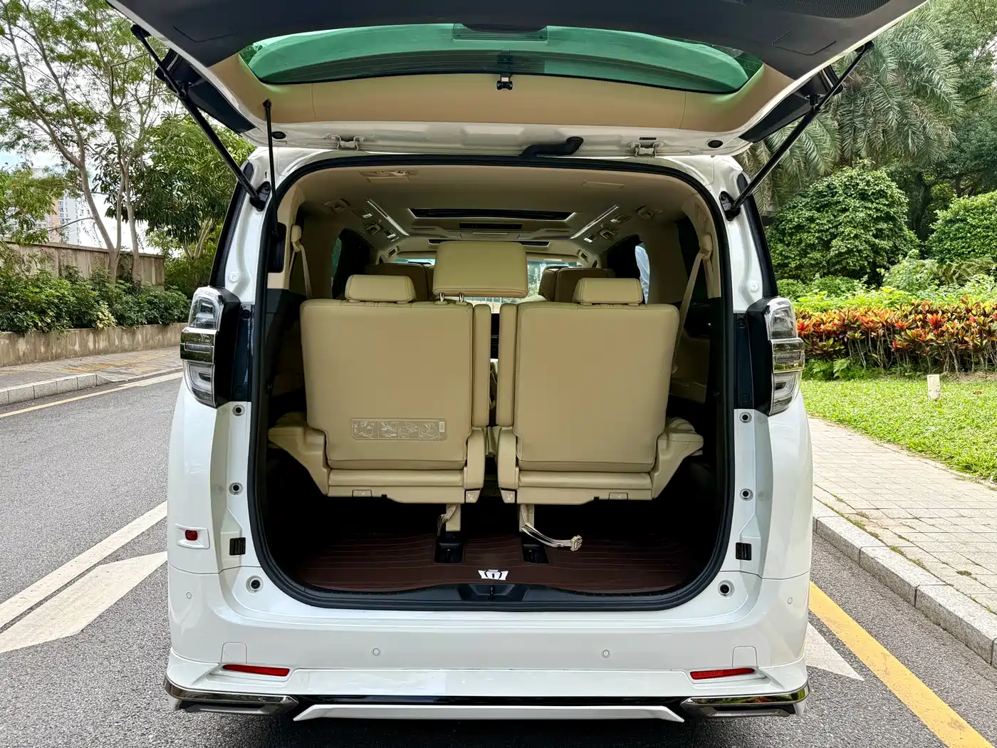 Toyota Vellfire 2021 Crown Hybrid 2.5L HV Premium Edition фото 6