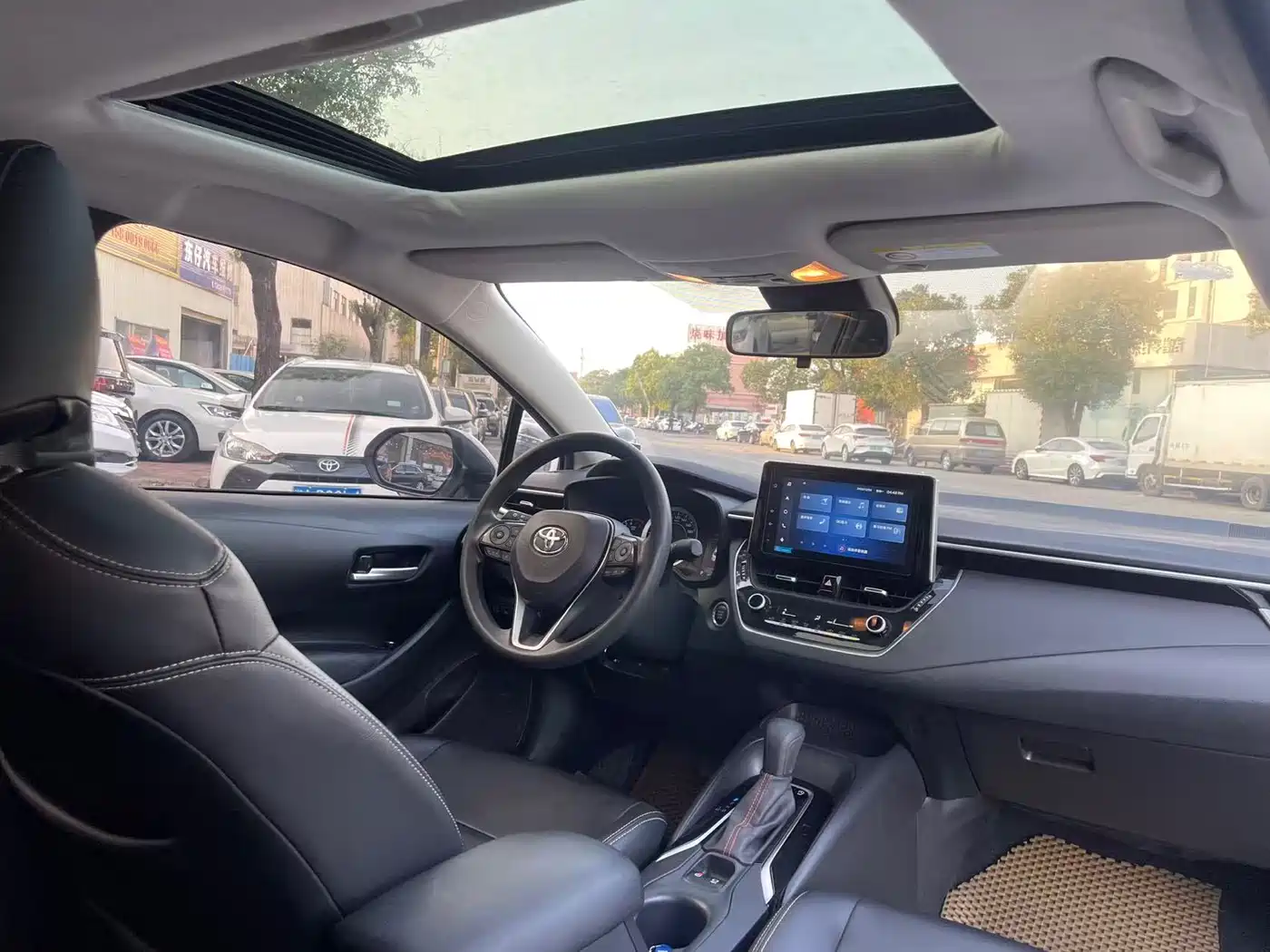 Toyota Corolla 2021 1.2T S-CVT Luxury Edition фото 6