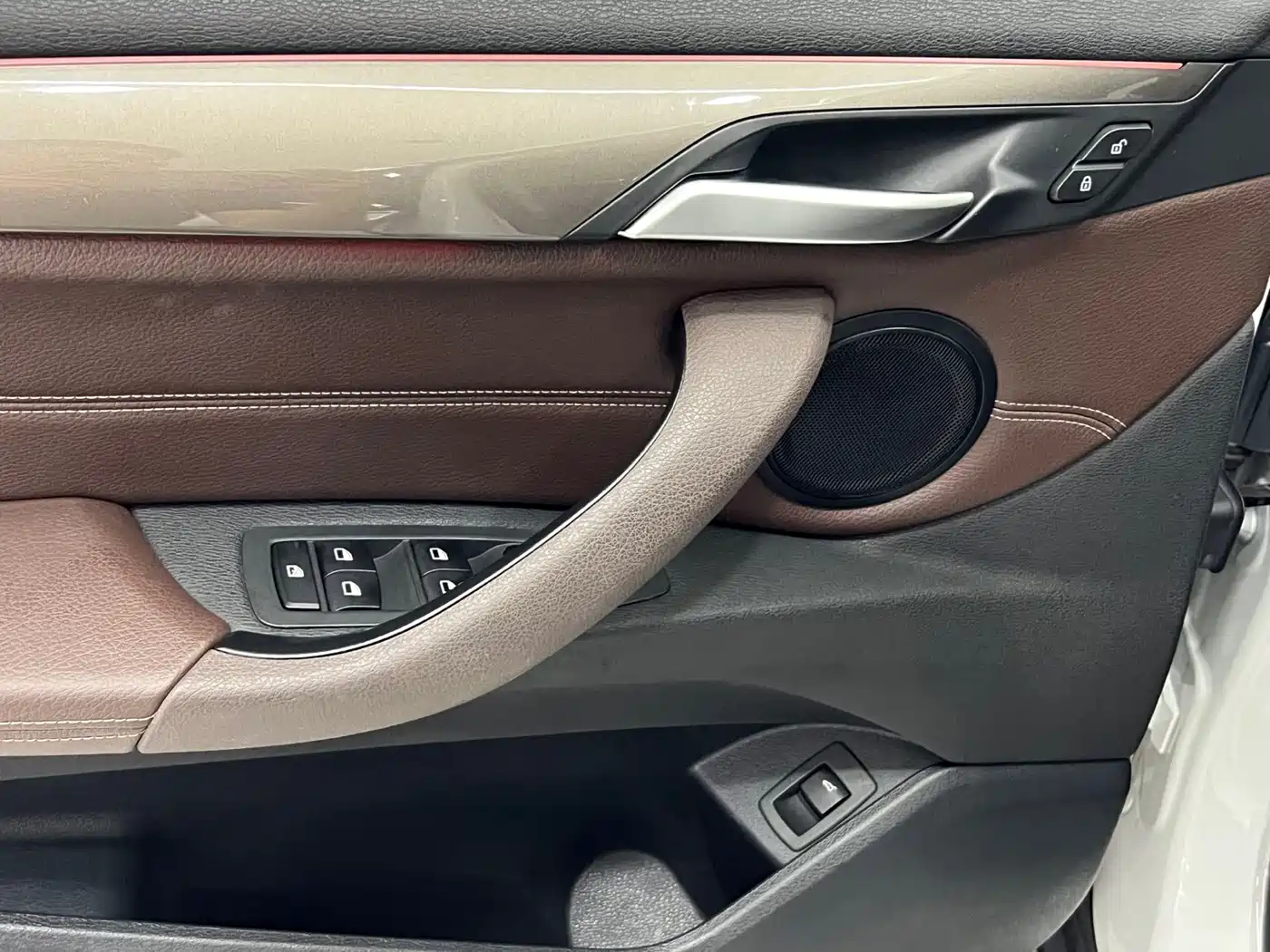 BMW X1 2018 sDrive18Li Premium Model фото 18