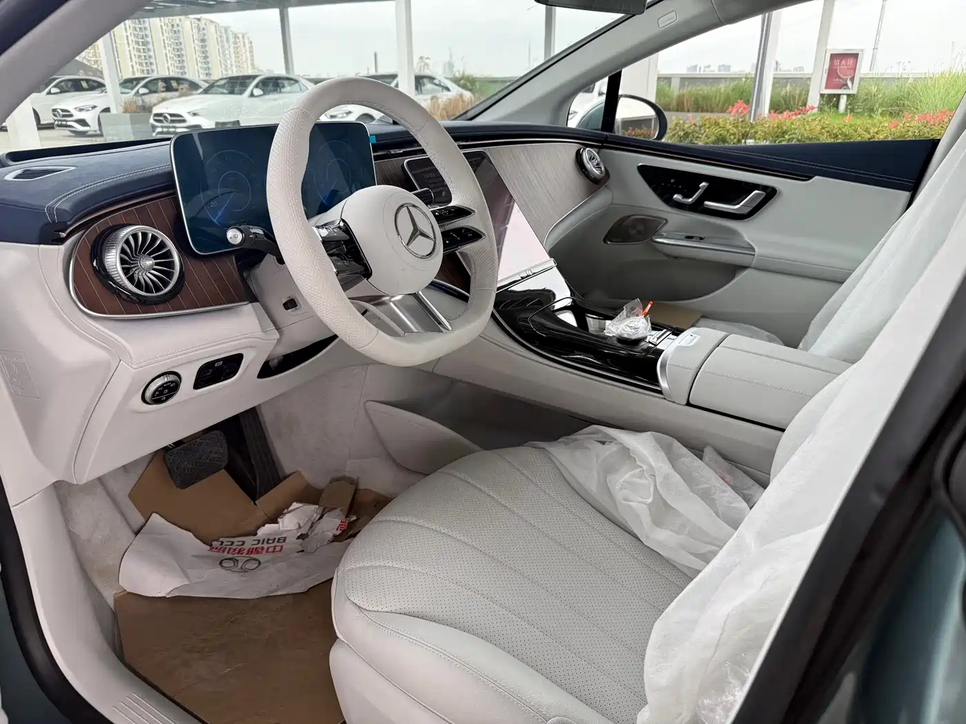Mercedes-Benz EQE 2025 Model 500 4MATIC Luxury Edition фото 7