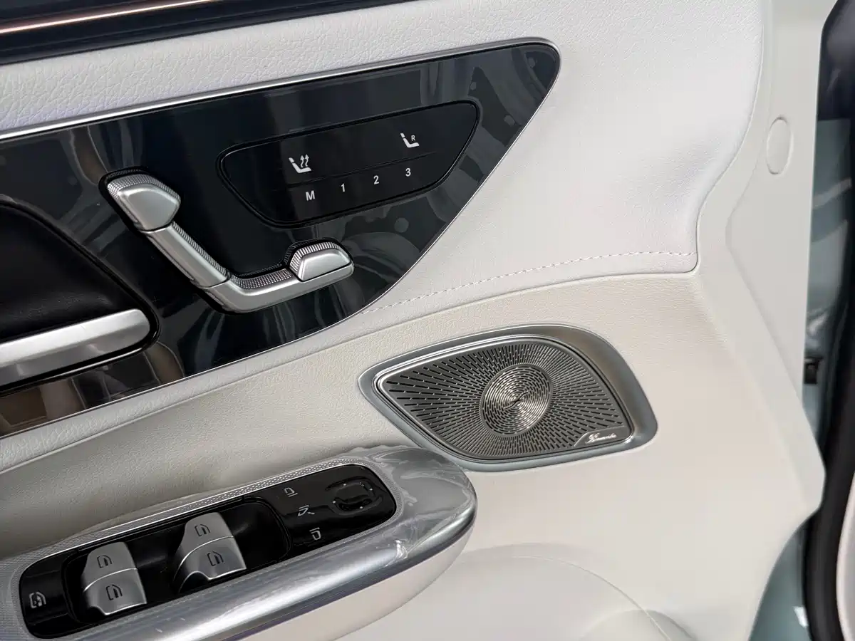 Mercedes-Benz EQE 2025 Model 500 4MATIC Luxury Edition фото 9