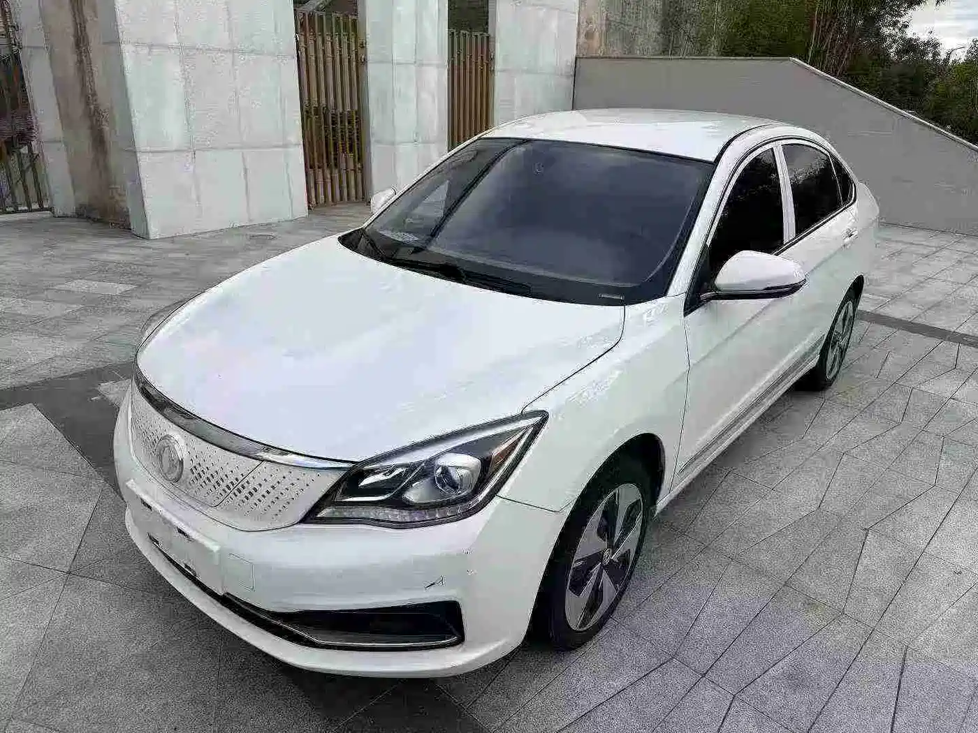 DONGFENG E70