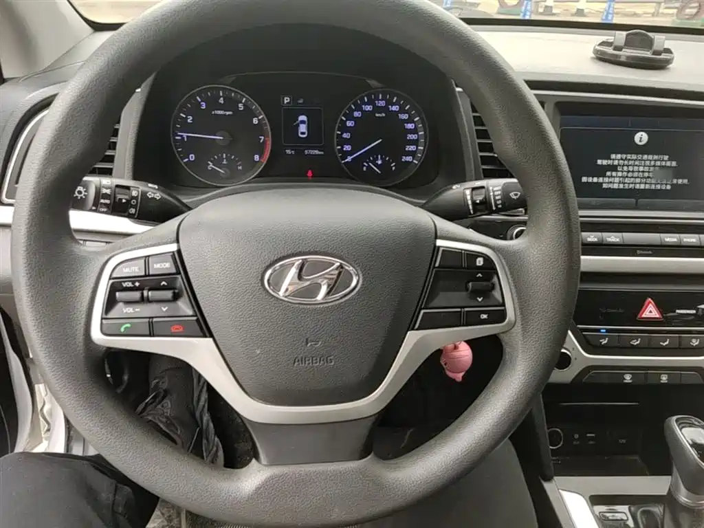 Hyundai Elantra 2016 Model 1.6L Automatic Smart Elite фото 7