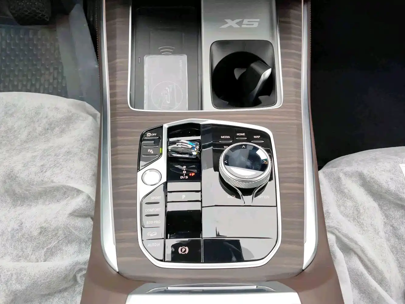 BMW X5 2025 Model xDrive 40Li M Sport Blackout Package фото 7