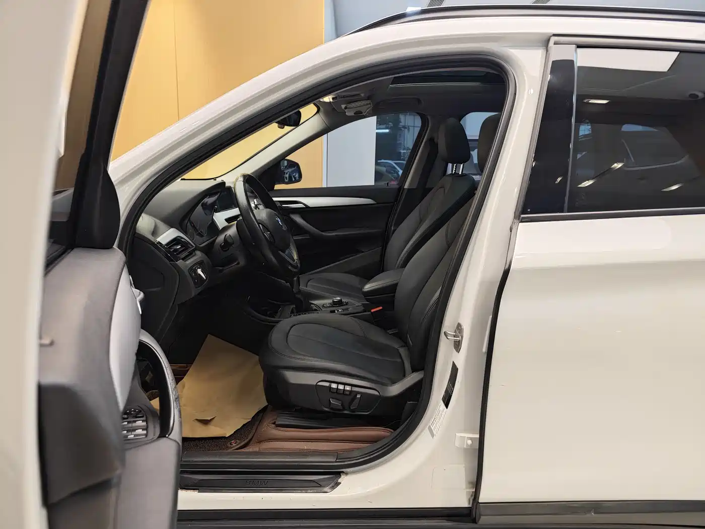 BMW X1 2016 sDrive18Li Premium Model фото 13