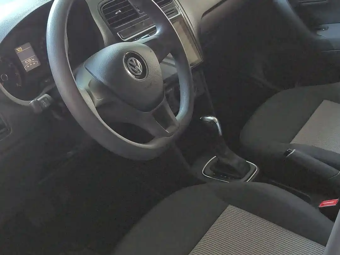 Volkswagen Polo 2016 1.4L Automatic Trend фото 4