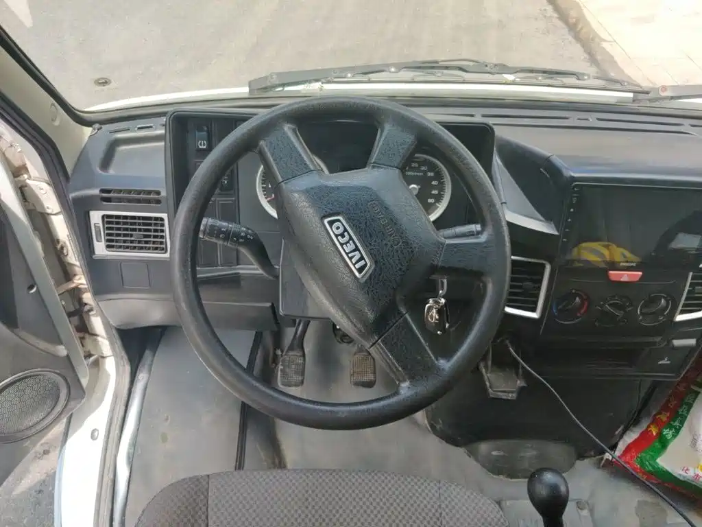 Iveco Daily 2020 2020 Model 2.5T A35 Bus Dual-Tire Medium Roof 5-9 Seats with Side Sliding Door China V
