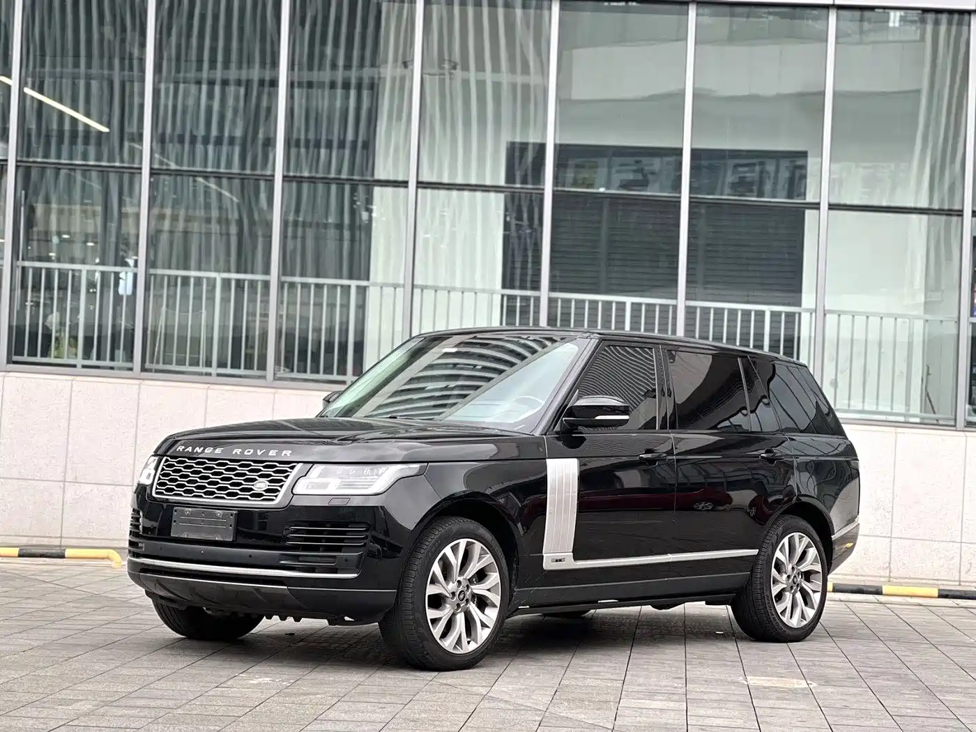 Land Rover Range Rover 2021 3.0 L6 Heritage Extended Classic Edition