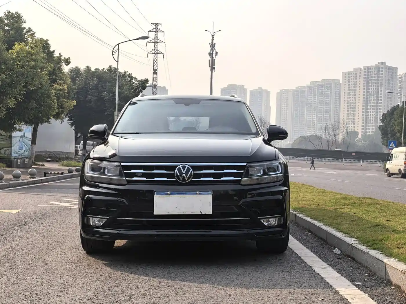 Volkswagen Tiguan L 2021 330TSI Automatic 2WD R-Line Premium фото 2
