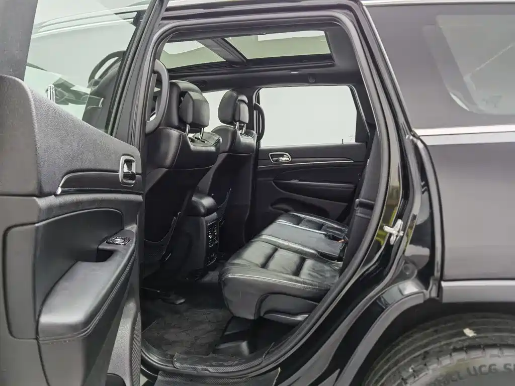 Фото 15 - Jeep Grand Cherokee (Import)