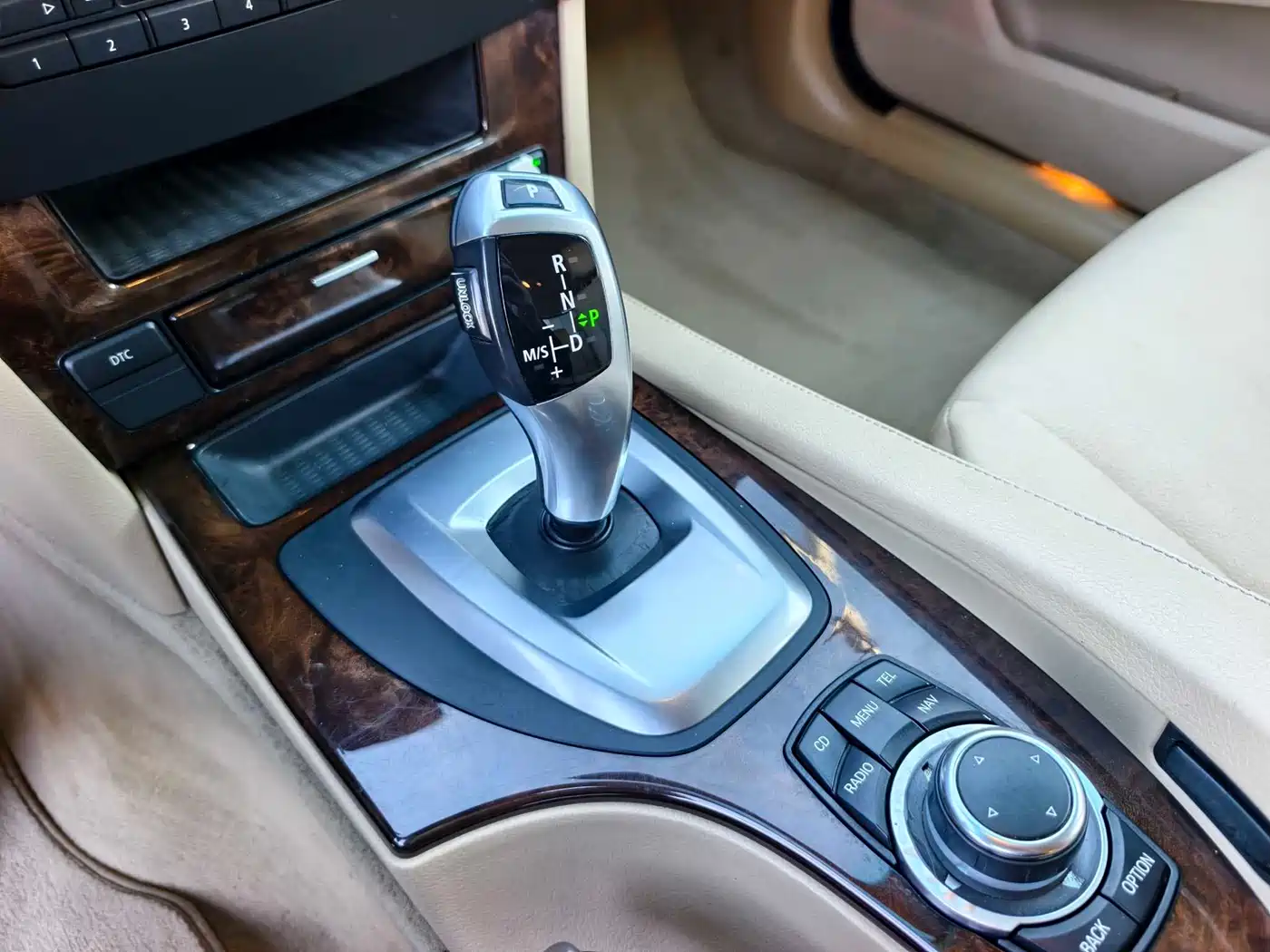 BMW 5 Series 2010 520Li Luxury фото 6