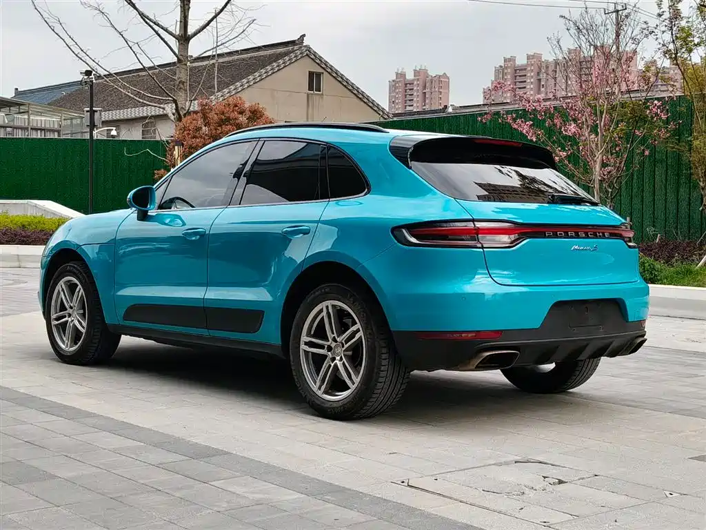 PORSCHE MACAN