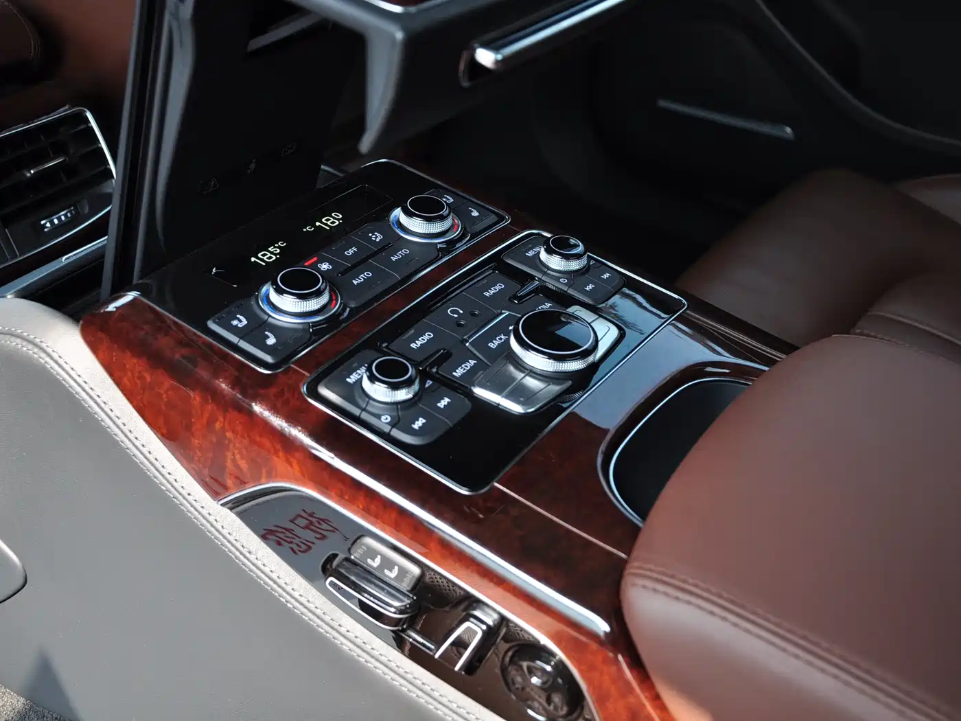 Audi A8 2011 A8L 3.0 TFSI quattro Premium (245kW) фото 14