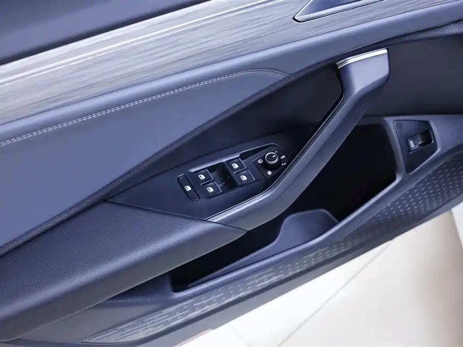 Volkswagen Sagitar 2025 Facelift 300TSI DSG Beyond Edition фото 17