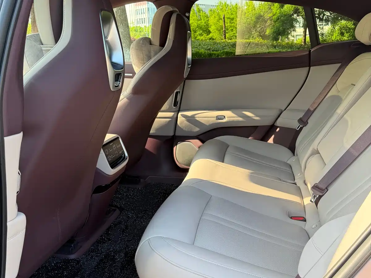 Xiaomi Auto Xiaomi YU7 2025 Extended Range AWD Pro фото 8