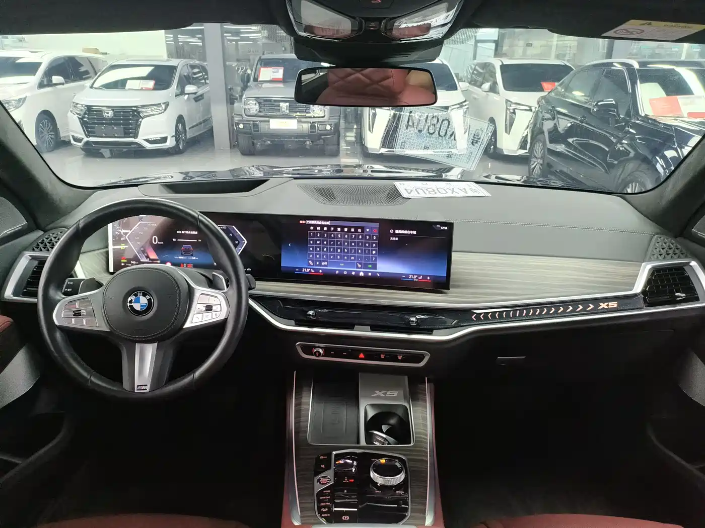 BMW X5 2025 Model xDrive 40Li M Sport Blackout Package фото 7