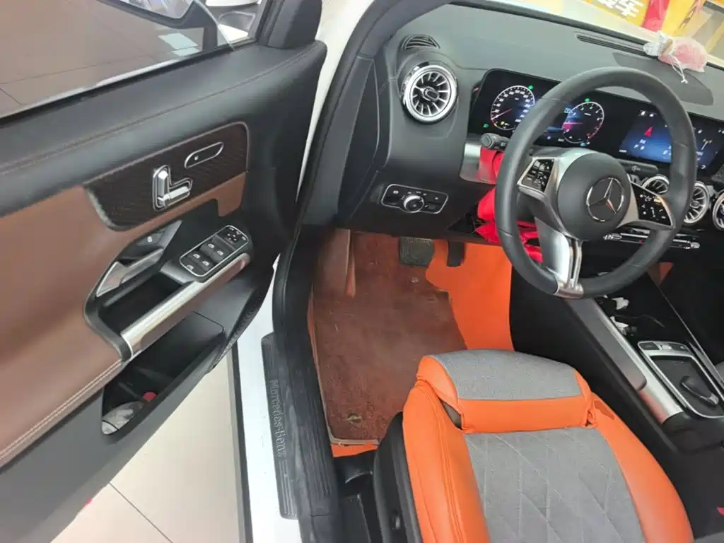 Photo 16 - Mercedes-Benz GLB