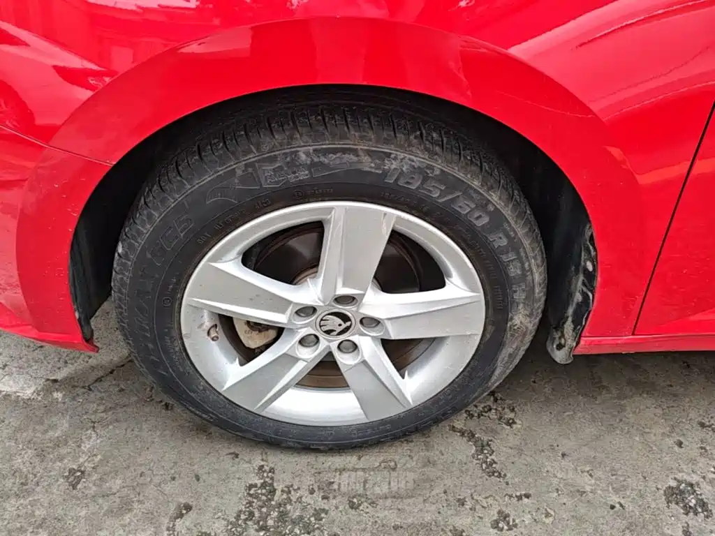Škoda Fabia 2018 2017 1.4L Auto Car Enjoy Edition