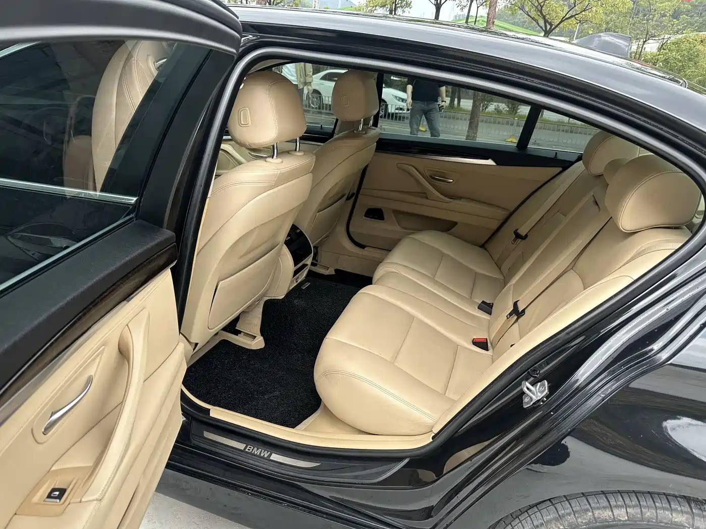 BMW 5 Series 2014 530Li Leading фото 6
