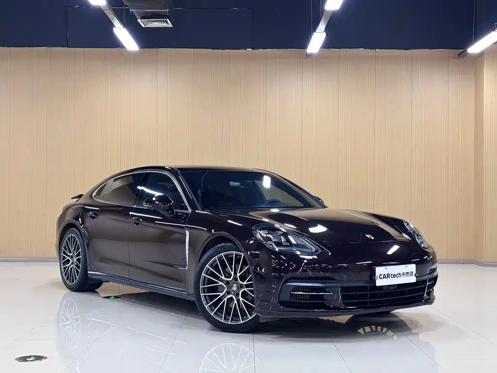 Фото 3 - Porsche Panamera