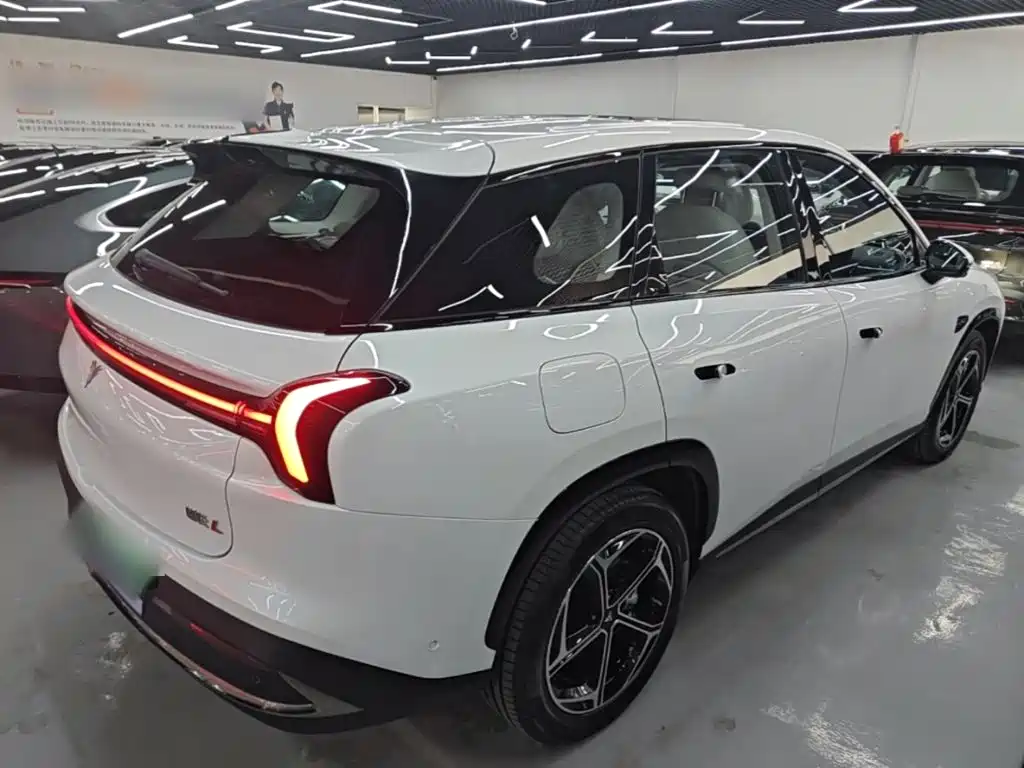 Nezha Auto Nezha L 2026 2024 Extended Range 310 Flash Charge Red Edition