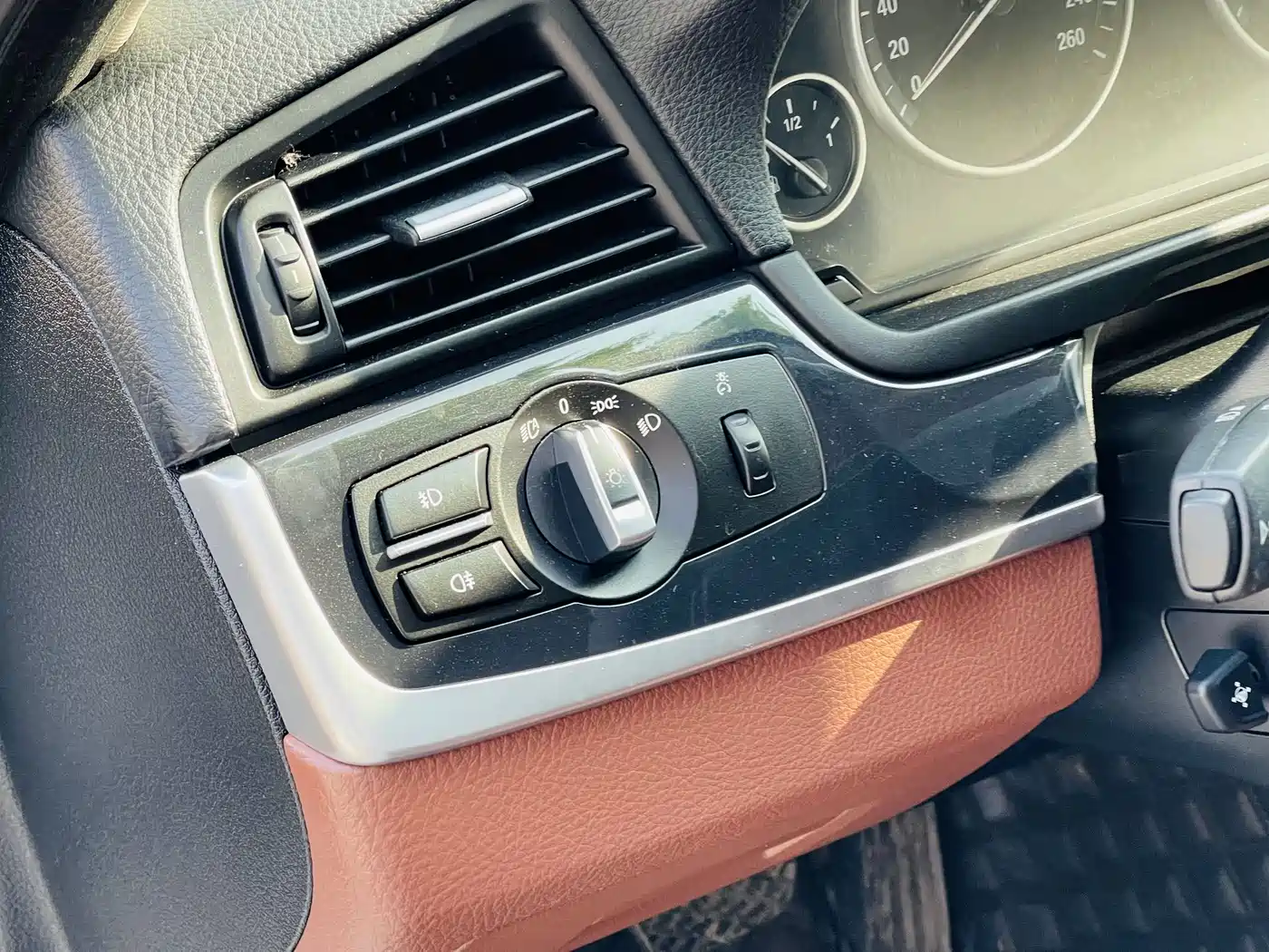 BMW 5 Series 2014 520Li Elegance фото 6