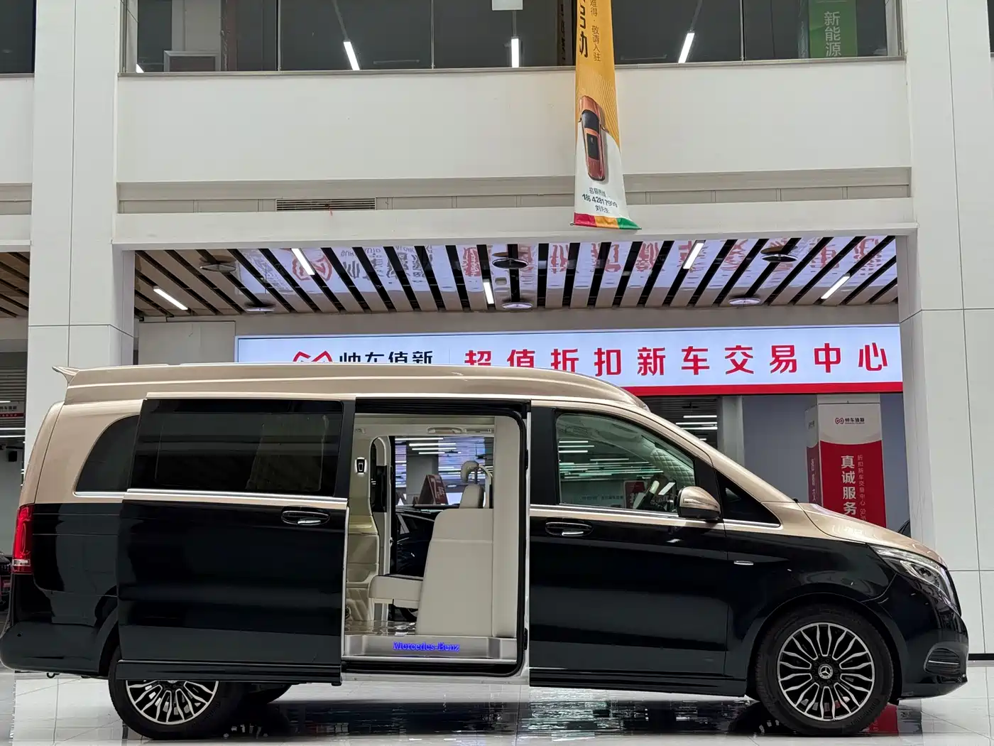 Mercedes-Benz V-Class 2018 V 260 L Premium Long Wheelbase Edition China VI фото 10