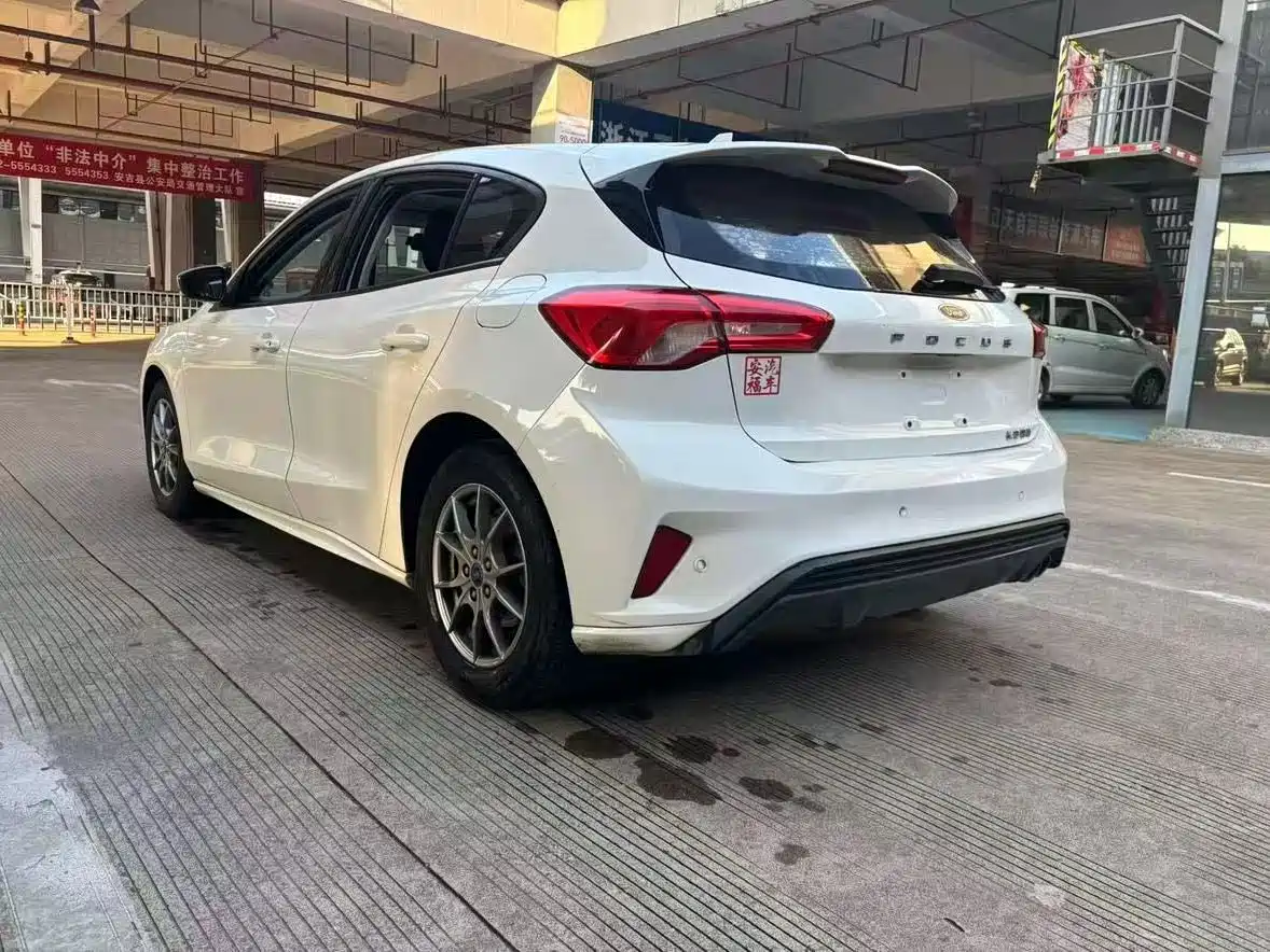 Фото 7 - Ford Focus