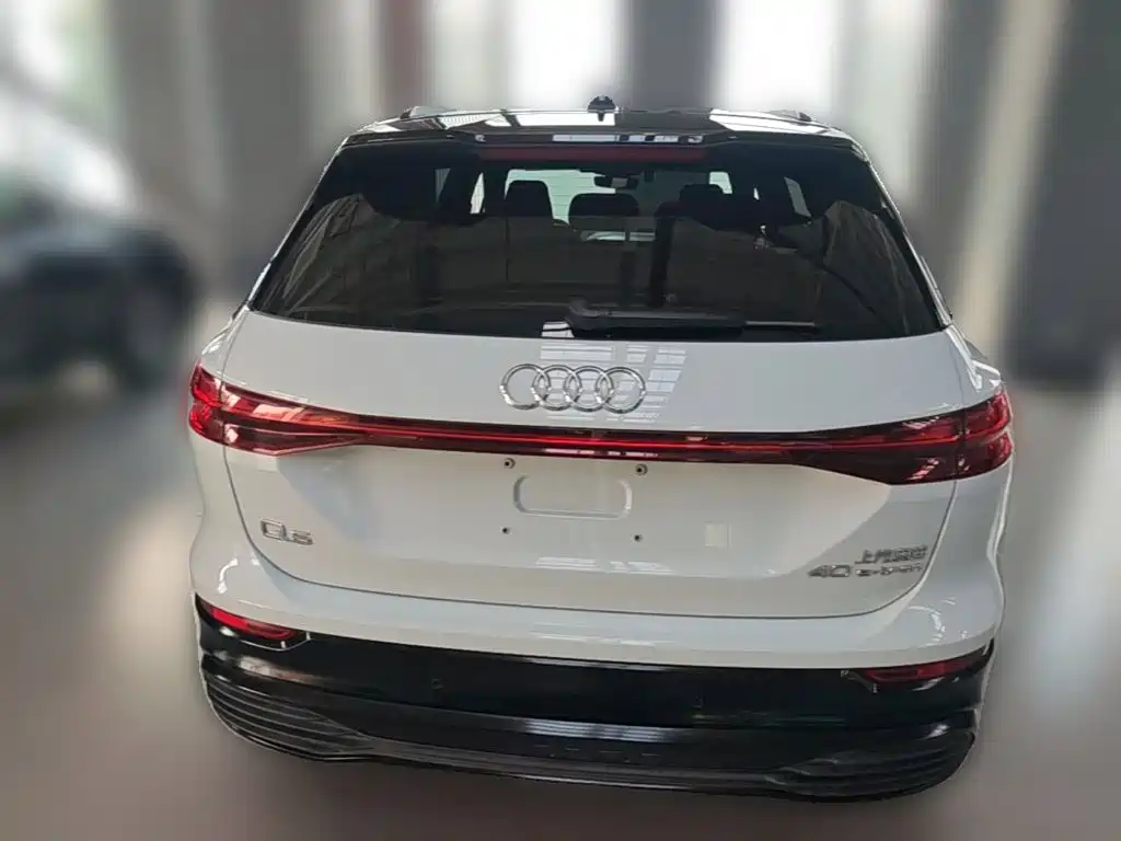 Фото 8 - Audi Q5 e-tron
