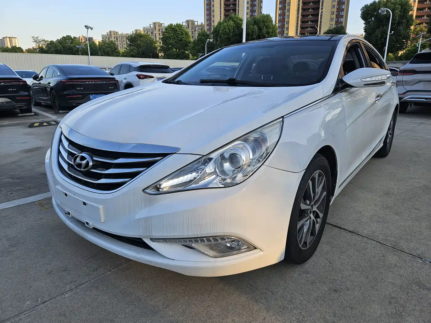 Hyundai Sonata 2013 2.4L Automatic Leading Edition (China IV)