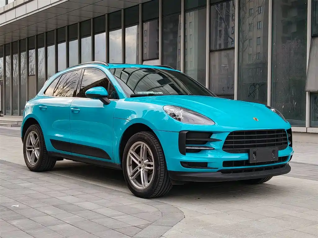 PORSCHE MACAN
