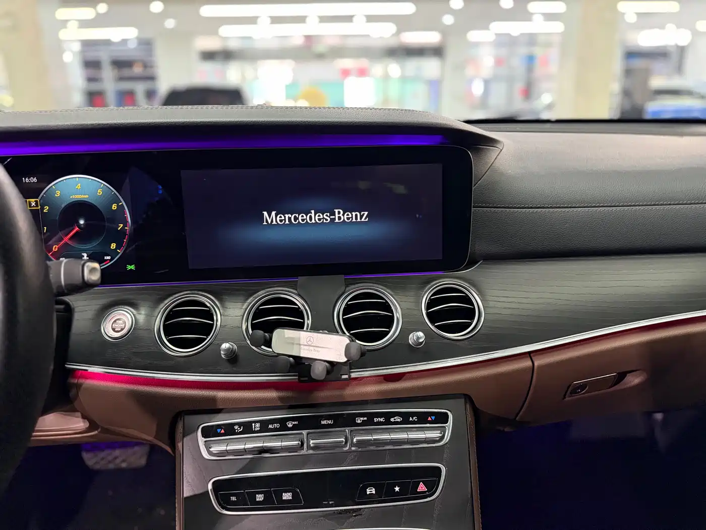 MERCEDES-BENZ E CLASS