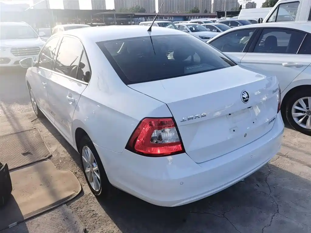 Škoda Rapid 2015 1.6L Automatic Smart Selection фото 5