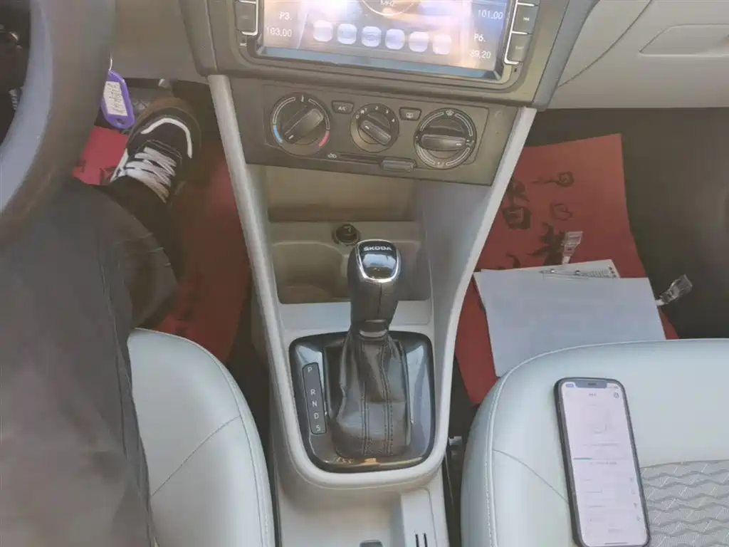 Škoda Rapid 2015 1.6L Automatic Smart Selection фото 14